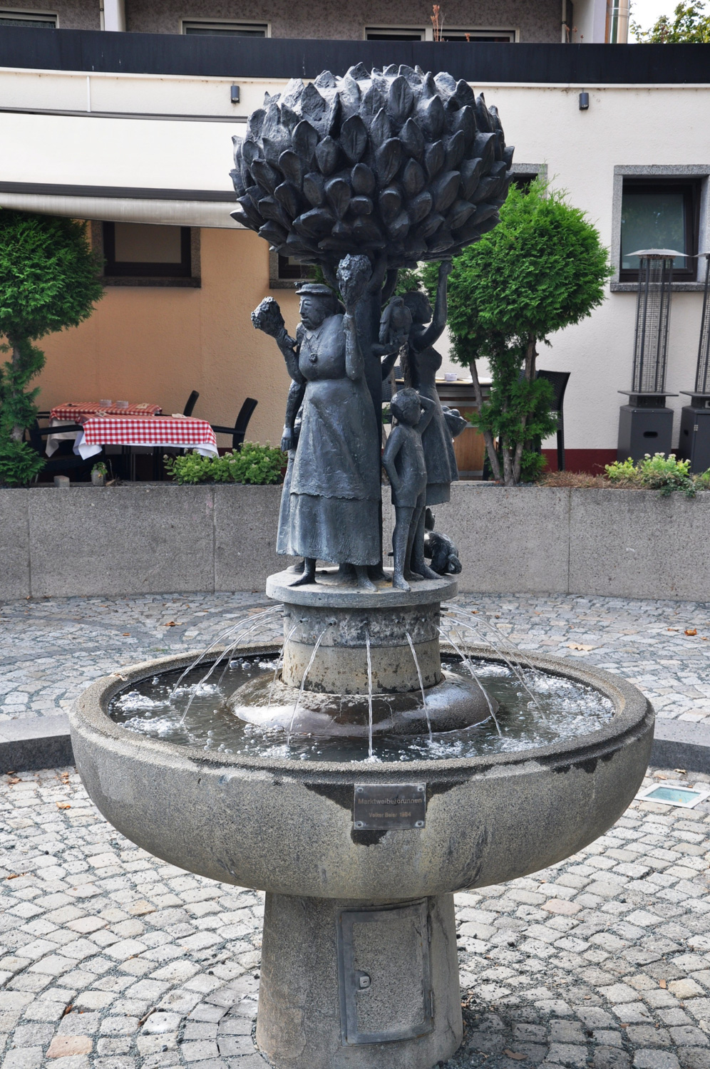 Brunnenensemble Katharinenstraße in Zwickau, Marktweiberbrunnen